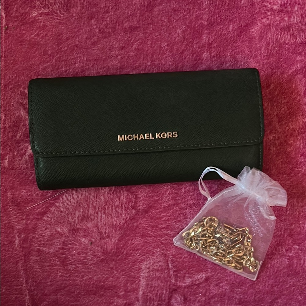 Jet Set Medium Saffiano Leather 2-in-1 Convertible Clutch Bag